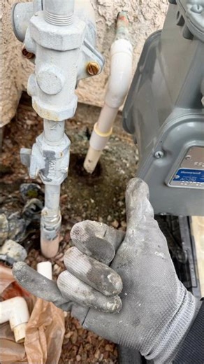 EZ Fix of a irrigation line 🤙🏼🔧🧰#ezfix#godisgreat #diy #plumber #homeimprovement