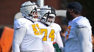 John Campbell injury update: Tennessee football OT has injury, leaves game vs Oklahoma