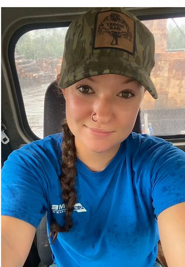 Empowering Women in Truck Driving