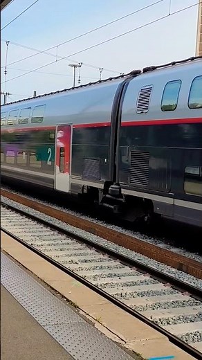 Superbe Tgv 🚅 inoui arrivant à la gare de Lille Flandres. #trainspotting #train #tgv #lille