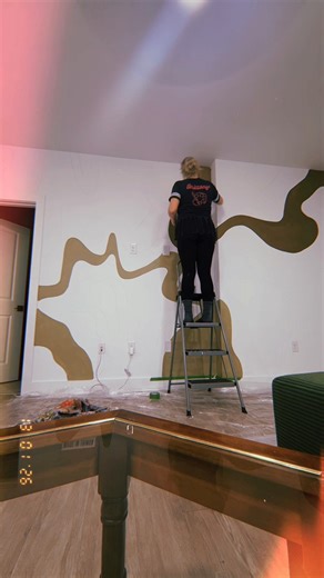 Abstract mural wall loading 🎨 #muralist #artistsoftiktok #fyp | wall art