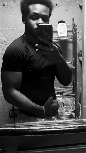 First time ever wearing a compression shirt. #physique #fyp #gymmotivation