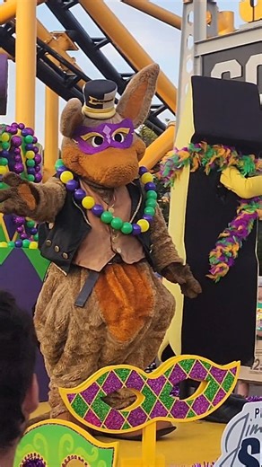 43K views · 510 reactions | 75th Annual FALL FANTASY PARADE 輦 at Kennywood !! First night of the parade featuring Kenny the Kangaroo! #kennywood #kennywoodpark #KennyKon #ridewithace #americancoasterenthusiasts #visitpa #fallfantasyparade #kennykangaroo #justoutnabout #parade #amusementpark #amusementparkrides #AmusementParkFun | Just Out 'n About | Facebook