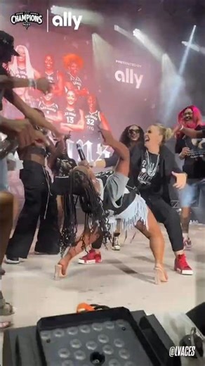 😂 Becky Hammon dances at Las Vegas Aces 2025 WNBA Championship Parade | A'ja Wilson #shorts #short