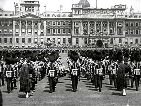 L'armée anglaise - salut au drapeau - La vie à Londres pendant la mobilisation