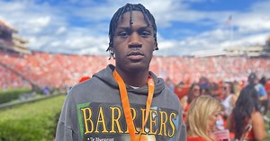 Tennessee Basketball schedules official visit with four-star small forward Manny Green