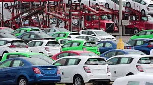 60K views · 1.1K reactions | GM GOING ELECTRIC: General Motors has set a goal of making the majority of its vehicles electric by 2035 and the entire company carbon neutral – including vehicles and operations – five years after that. David Muir reports. https://abcn.ws/3pv3TgP | ABC World News Tonight with David Muir | Facebook