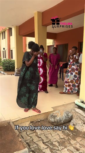 What is in that papper bag worths 500k and more😂 Happy valentine day to you All❤️ #calebuniversitystudent #valentinepackageinlagos #suprisevendorinlagos #fypviral #valentineday