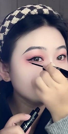 Perfect Winged Eyeliner Tutorial| EasyStep-by-Step for Beginners