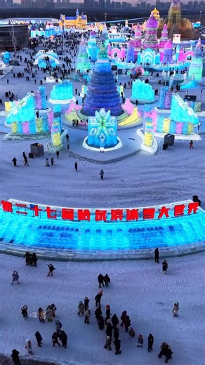 Winter isn’t complete without Harbin ❄️ From ice castles to frozen dreams, even a southern ‘little potato’ has to experience this icy wonderland at least once. #HarbinIceAndSnowWorld #SouthernTravelerInHarbin #WinterInChina #IceSnowFantasy #TravelChina | Dusingize Mike Paul