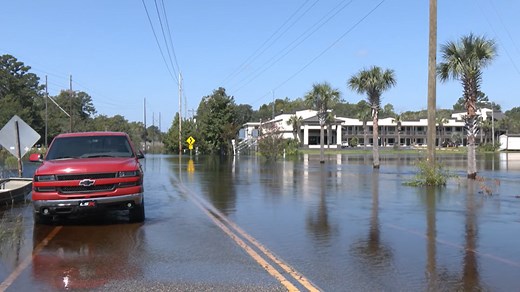 Waccamaw Drive residents in Conway seeing river flooding