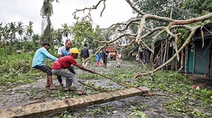 Cyclone Amphan kills dozens, destroys homes in India, Bangladesh