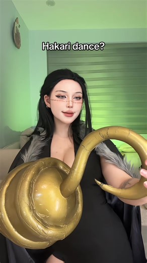 Crocodile One Piece Cosplay Dance