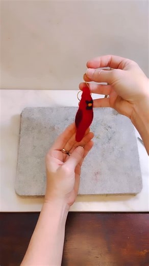 Sarah Mitchell/Fiber Artist on Instagram: "With Christmas around the corner I wanted to reshare this little needle felted cardinal tutorial. They are so fun to make and give as gifts! #needlefelting #needlefelt #needlefeltedanimal #fiberart #artprocess #woolart #chsarts #woolfelt #birdart"