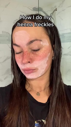 Tutorial on how I make my freckles look like this 🫵 #hennafreckles #golecha #henna #freckletattoo