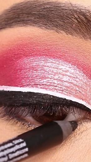 13K views · 539 reactions | Achieve a striking and unique look with this tutorial for a pink cut crease featuring double eyeliner 懶 | Learning with Shilpa | Facebook