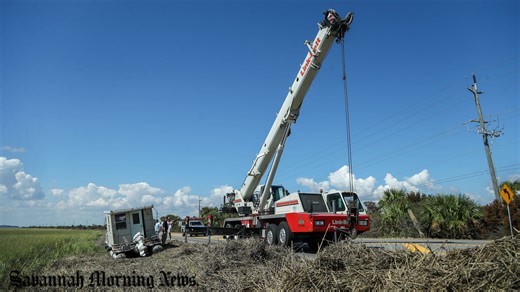 Stranded houseboat on U.S. 80 saved by locals; coastal wanderer set for return to creek