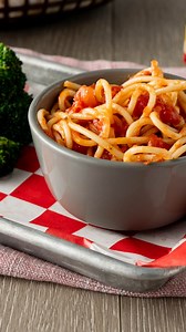 You’re never too young to have great taste😉This weekend, enjoy a FREE kids meal with a $20 purchase! We’ve got something for everyone in your crew. Order now with the Logan’s Rewards App: https://logansroadhouse.com/rewards/ | Logan's Roadhouse