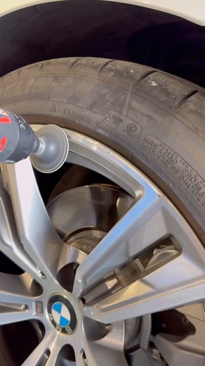 24K views · 76 reactions | Little rim repair✅ I use 3M sandpaper to save it properly. #frenchpainterlife #automotive #refinisher #rims #rimrepair #tipsandtricks | Les FDP de la carrosserie | Facebook