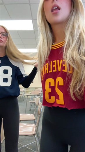 Ever 🧚‍♀️ (@evphillips)’s videos with Epiphany (I'm Leaving) - Jersey Club Remix - Chrisette Michele