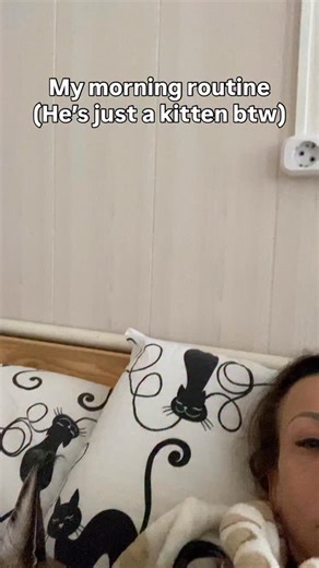 Big Floppa / Большой Шлёпа on Instagram: "Can’t talk, I’m busy chilling with my dog sized cat. Ленивое утро с Гошей."