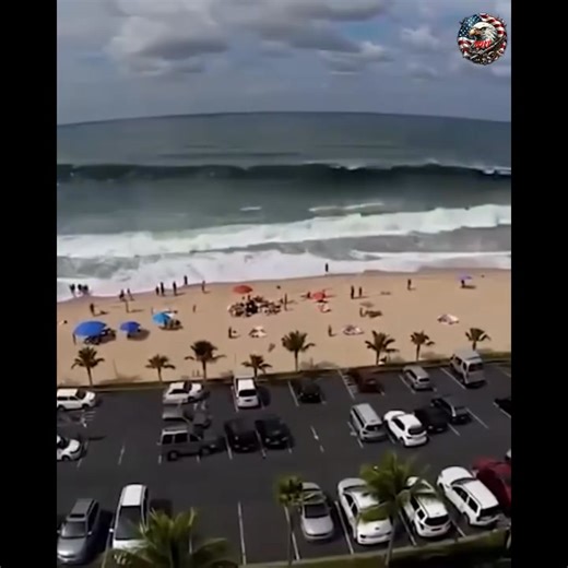 Breaking: Massive Tsunami Strikes Alaska After Undersea Earthquake—Residents Urged to Evacuate. Watch full video in the first comment! | Daily US Buzz