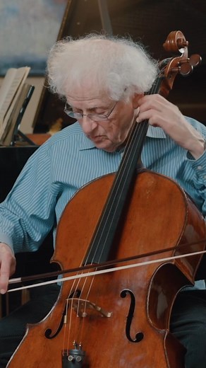Brahms Makes Two Voices Speak 🎻 🎹 In this lesson, Laurence Lesser goes into depth on how to interact with the piano while playing the E minor sonata of Brahms. Prof. Lesser addresses many of the crucial issues posed in the repertoire of cello and piano. One of those issues is that of balance – Lesser explains that Brahms wrote the piece with an incredible ear for balance. Often, the cello and piano alternate in thematic importance so that the cello can play even in the low, less brilliant rang