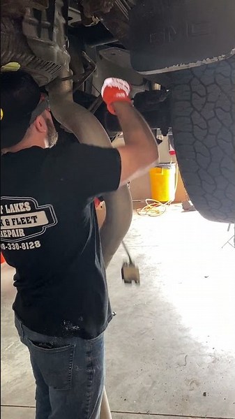 2019 Duramax Exhaust Removal. Making Way For The New 5". #mechanic #gmc #mechaniclife #dieselengine