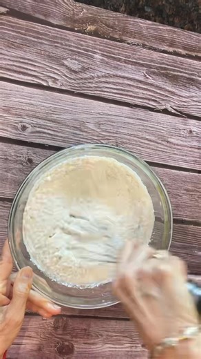 The Starbucks pumpkin loaf is a seasonal favourite, so I had to create a lighter version of my own. Pair it with your afternoon coffee or enjoy it as a dessert — it’s the perfect mix of pumpkin and cozy fall flavours, without all the extra sugar.🍂 Resharing my copycat recipe ⬇️ INGREDIENTS ½ cup vegetable oil 1 ¼ cups packed brown sugar 2 eggs 1 ¼ cup canned pure pumpkin puree 3 tsp pumpkin spice or 1 tsp cinnamon, 1 tsp ginger, 1/4 tsp ground allspice, ¼ tsp ground nutmeg Salt dash 1 ½ cups al