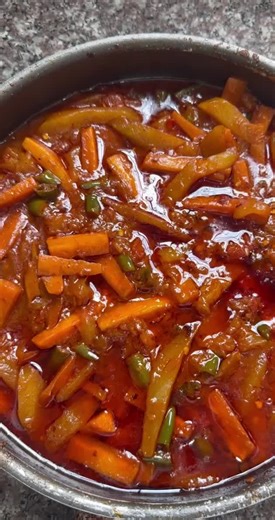 Here is the most requested pilipili stand alone tutorial… sasa leo munakula hii pilipili na Pilau au biriani? Comment below.. this pilipili masala will change the game of your meal.. appetizer ya Nguvu.. Here are the ingredients:- 4 tablespoons oil (or more) 1 teaspoon garlic mince 10-15 green chilies diced 2 tomatoes diced 2 raw mangoes cut into strips (julienne) Salt to taste 1 tablespoon chili flakes 1 teaspoon cayenne pepper 1 tablespoon paprika 70g tomato paste 1 cup Tamarind extract (Ukwaj