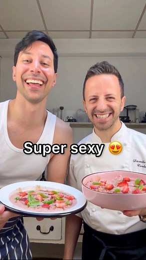 Angelo Coassin on Instagram: "STRAWBERRY RISOTTO 🍓 Have you ever made risotto with strawberries? It’s a super easy classic Italian recipe, perfect for a quick summer dinner 😋 Today @danilocortellini and I are using @risogallouk Carnaroli rice from Sustainable agriculture. It is the best rice to make the perfect creamy risotto like a real Italian… MAMMA MIA 😍 Ingredients (serves 4): -400g RISO GALLO Carnaroli rice -250g fresh strawberries -1lt vegetable stock -10ml Prosecco -1 small onion -30g