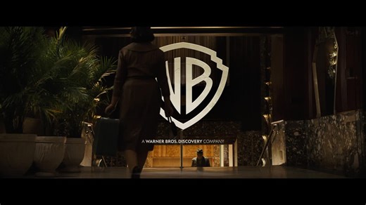 罗伯特·德尼罗出现在黑帮电影《阿尔托骑士》首部预告片中 剧情围绕 20 世纪 50 年代美国两位有权有势的黑手党老大弗兰克·科斯特洛 (Frank Costello) 和维托·吉诺维斯 (Vito Genovese) 之间的对抗展开。这两个角色均由罗伯特·德尼罗饰演