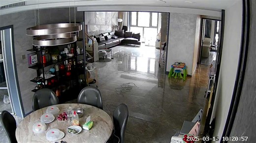 Power bank explodes on dining room table in China