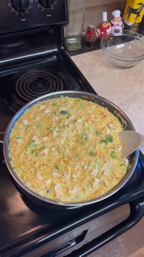 Creamy broccoli cheddar chicken orzo 🥦 I also used a new camera angle, how do you guys like it? #creamy #broccoli #cheddar #orzo #recipe | Vanessa Cooks