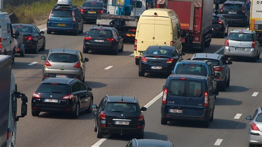 Un camion en feu sur l’autoroute E42 a provoqué d’importants embarras de circulation (vidéo)