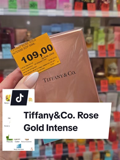 Odpowiadanie użytkownikowi @misia20016 Tiffani Rose Gold Intense to zapach czystego luksusu. Bogaty, elegancki i wyrafinowany – pachnie jak złoto w płynie. Otula skórę jak jedwabna sukienka, zostawiając po sobie aurę klasy, pewności siebie i prestiżu. To perfumy dla kogoś, kto nie musi mówić, że ma klasę – to po prostu czuć. #dogerialaboosiedlce #tiffanyrosegold #tiffany #rosegold #perfumy