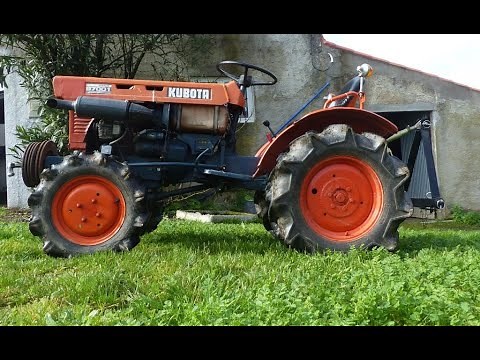 Kubota B7001 Tractor: What Does Each Lever Do?