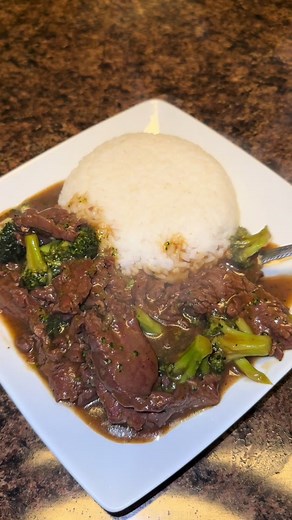 Delicious Beef and Broccoli Recipe with White Rice