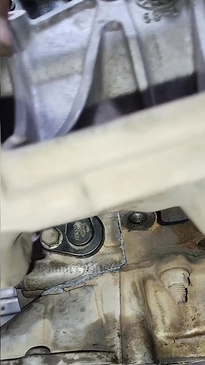 Install the crankshaft sensor on a Toyota 1TR engine #reels #automotive #fblifestyle #automechanic #engineering | Andri Irawan