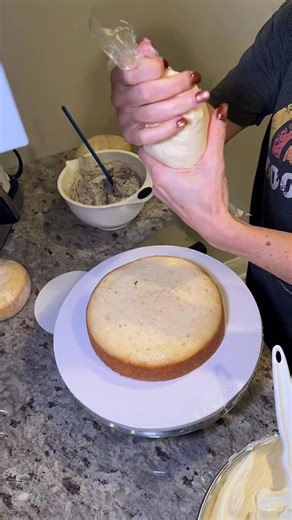 A quick BTS of how I like to stack tiered cakes 🎂 There are several ways to do this but this works best for me. #tieredcake #pittsburghcakes #weddingcakes #howtocake | The Bunned Baker