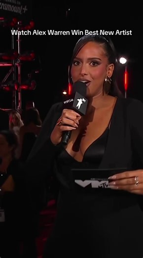 Alex Warren Wins Best New Artist at VMAs 2025