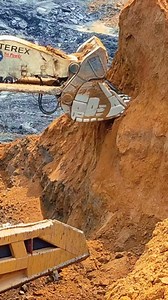 Terex RH 170 - Amazing Digging Power Action! #TerexRH170 #ExcavatorPower #HeavyEquipment #MiningMachines #DiggingMaster | Earthmover Legends