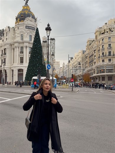 ANNIE on Instagram: "Y con este post termina el Eurotrip! 📍ESPAÑA Conociendo Madrid y Barcelona, con una bienvenida super linda porque cada viaje más que conocer y disfrutar lleva un propósito! Dios me sorprendió con un grupo de chicos evangelizando, adorando y claro que me uni! Me encanto conocerlos y oro por ustedes para que El señor los guarde y proteja, sigan llevando el evangelio a cada rincón de Europa, los felicito por su valentía de salir a las calles en un país tan libre como España… ♥