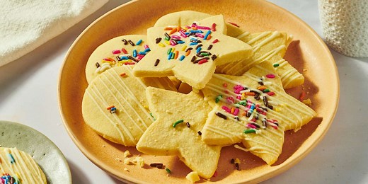 This Simple Step Keeps Sprinkles From Falling off Cookies