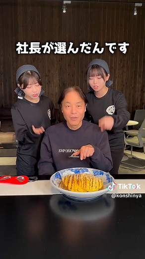社長の選択した食材でオムライスを作ってみたら… #shorts #右左どっち #上司と部下 #料理