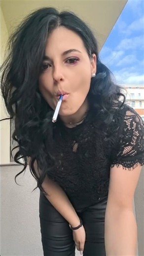 Girl's Smoking Viral💔😭🚭🔞#smoker #smokingcigars #cigarette #girl #shorts #trending #song #সিগারেট