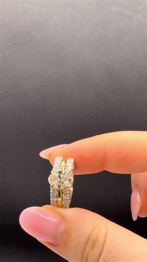 Single or double band dilemma #eternityband #ovalsolitaireengagementring #loosediamondnet #diamondengagementring #loosediamondnet