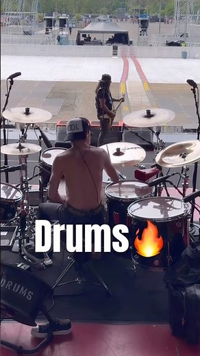 It’s with that energy that Guns N’ Roses’ new drummer, Isaac Carpenter, plays