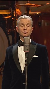 Im aktuellen "Hummel streicheln" Konzertprogramm ist auch dieser Max Raabe Titel. Kennen Sie ihn? Fleißig wie die Hummeln haben wir inzwischen Konzerttermine für Max Raabe & Palast Orchester bis April 2026 klar gemacht. Sie stehen alle inklusive Ticketlink hier: 💛https://www.palast-orchester.de/de/konzerte/#content 💛 #maxraabe #maxraabeundpalastorchester #palastorchester | Max Raabe & Palast Orchester