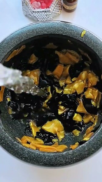 Black gold mask #funny #handmadefacemask #relax #cooking #food #animation #satisfying #kitchen